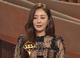 오나라, 생애 첫 'SBS 연기대상' 트로피…감동 수상 소감 "남자친구 김도훈에 자랑하고파"