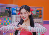 VIVIZ 엄지, 'Beam Of Prism' 콘셉트 비디오 공개…러블리 결정체