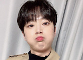 이찬원, 팬카페 향한 다이어트 약속 "윙크는 어려워"