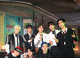 스트레이 키즈, 신곡 'MANIAC' 뮤비 촬영 비하인드 공개 '청춘 만화 주인공'