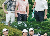 김하늘 프로ㆍ소유→허재ㆍ안정환ㆍ현주엽ㆍ이동국 등 '전설끼리 홀인원' 골프장서 나이ㆍ구력 초월 골프 맞대결