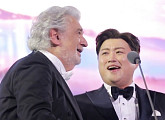 '당나귀귀' 김호중, 플라시도 도밍고 듀엣 현장 공개…할아버지ㆍ손자 케미