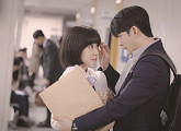 ‘이상한 변호사 우영우’ 박은빈ㆍ강태오, 미공개 커플 스틸 ‘심쿵 눈맞춤’