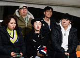 허민ㆍ조승희ㆍ양배차ㆍ김회경ㆍ김기열, 'FC 개벤져스' 응원단 출격…나이 잊은 응원 열정