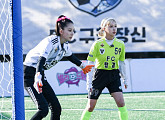 '골 때리는 그녀들(골때녀)' FC 탑걸 멤버 다영, 오범석 감독 'FC 구척장신'과 맞대결…조 1위 경쟁