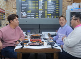 문세윤ㆍ강재준ㆍ최성민, 상암 닭볶음탕 맛집 방문…메뉴 4개 주문 '대식가 먹방'