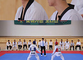 '뭉쳐야 찬다 2' 태권도 레전드 이대훈, 김태용과 1 대 1 겨루기 대결