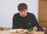비투비 이창섭, 돈까스 집+찜질방 방문…아파트ㆍ차ㆍ반려견 애견 유치원 근황 공개