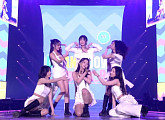 프로미스나인, '위버스콘 페스티벌' 청량ㆍ시크 반전 무대 실황 공개…공연 감동 재현