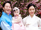 이정현 딸 서아 돌잔치, 사랑스러운 아기 미소…남편의 로맨틱한 집 요리는?