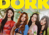 에스파, K팝 그룹 최초 英 매거진 DORK 커버 장식 "글로벌 신드롬"