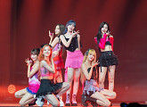 스테이씨, 첫 월드투어 서울 공연 성료…진솔 토크→화려한 퍼포먼스까지 '팬심 저격'