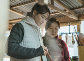 [비즈 스톡] 쇼박스, 주가 순항…12월 개봉 '3일의 휴가' K-집밥 레시피 비하인드 공개