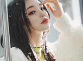 iii(아이아이아이), 니콜 콘셉트 포토 공개…우아+청순 비주얼
