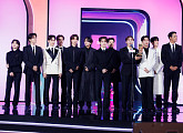 [종합] "故 문빈 고맙다" 세븐틴, '2023 마마 어워즈' 첫 대상…올해의 앨범 등 5관왕