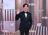 [종합] 남궁민, 2023 MBC 연기대상 대상 수상…'연인' 올해의 드라마상ㆍ안은진과 베스트 커플상 3관왕