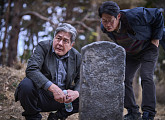 '파묘' 최민식, 첫 오컬트 영화 출연…베테랑 풍수사로 완벽 변신