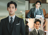 '눈물의 여왕' 김수현, 명품 슈트핏 스틸 공개 '심쿵 유발'