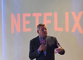 넷플릭스 CEO, 8개월 만에 한국 방문 "'오징어게임2' 세트장 방문…세계관 기대"