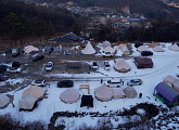 캠핑장 관리자→맞춤 개조 캠핑카까지 한겨울 캠핑의 낭만 위한 '극한직업'
