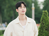 '눈물의 여왕' 김수현, 김지원과 완벽 호흡…스윗 매력 대방출
