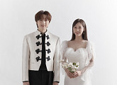 '4월 결혼' 포레스텔라 강형호, 정민경 기상캐스터와 웨딩화보 공개
