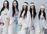 뉴진스, 日 데뷔 싱글 '가방 앨범'으로 발매…무라카미 다카시와 컬래버