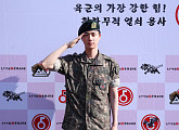 방탄소년단 진, 전역 후 아미와 첫 라이브…전역식 오열 이유→허그회 기획의도 전달