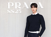 변우석, 밀라노 패션위크 참석…프라다 2025 S/S 컬렉션 관람