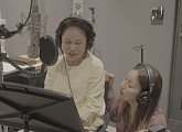 '엄마, 단둘이 여행 갈래?' 이효리, 엄마와 '섬집아기' OST 녹음…21일까지 전시회