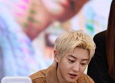 엑소 찬열, 中 첫 솔로 앨범 프로모션…팬사인회→일일카페로 현지 팬들과 특별한 만남
