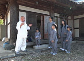 ‘아빠는 꽃중년’ 신현준 와이프 김경미 & 세 자녀와 수도사 템플스테이 도전…적문 스님과 특별한 만남