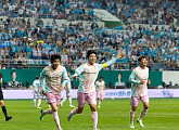 "선행 히어로" 임영웅 '하나은행 자선축구대회' 수익금 12억원 전액 기부