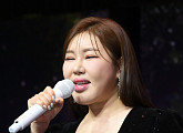 [비즈 포토] 송가인, 여유로운 무대 매너