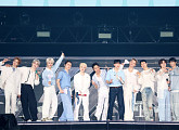 세븐틴, 일본 팬미팅 18만 관객 동원 "캐럿의 마지막 아이돌 될 것"