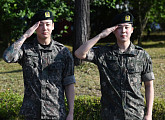 [종합] 방탄소년단 지민·정국, 나란히 제대…"군대 쉽지 않았다" 전역 소감