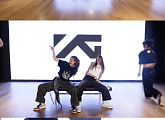 YG 새 걸그룹 이벨리·찬야 댄스 퍼포먼스 영상 공개 '강렬 힙합 스웨그'
