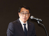 SKT, 위약금 면제 결정