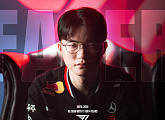 '페이커' 이상혁, T1과 4년 재계약