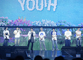 이펙스, 팬콘 '로맨틱 유스' 성료…신곡 무대 대방출
