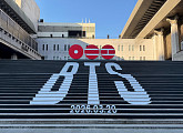 BTS, 세종문회회관 계단 덮었다…컴백 프로모션 시작