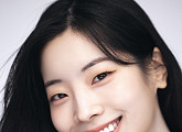 트와이스 다현, 활동 잠정 중단 "발목 골절 회복 최우선"
