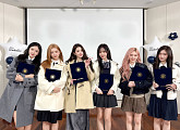 아이브, '전원 20대' 기념 특별한 졸업식 공개
