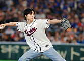 NCT 쟈니, WBC 한국 경기 시구→파리 패션위크 '광폭 행보'