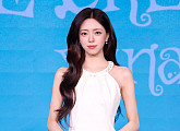 ITZY 유나, 달콤한 홀로서기…7년 만의 첫 솔로