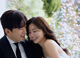 이민우, 와이프 아이미와 결혼식…신혜성 제외 신화 멤버 총출동