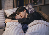 ‘21세기 대군부인’ 아이유·변우석, 첫날밤 ‘심쿵’ 입맞춤