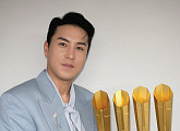 장민호, ‘K-트롯 어워즈’ 휩쓴 만능 엔터테이너