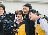 '원더풀스', 공개 3일 만에 넷플릭스 글로벌 6위...K-초능력 코미디 통했다