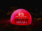 방탄소년단, 라스베이거스 붉게 물들였다…스피어 외벽에 청사초롱